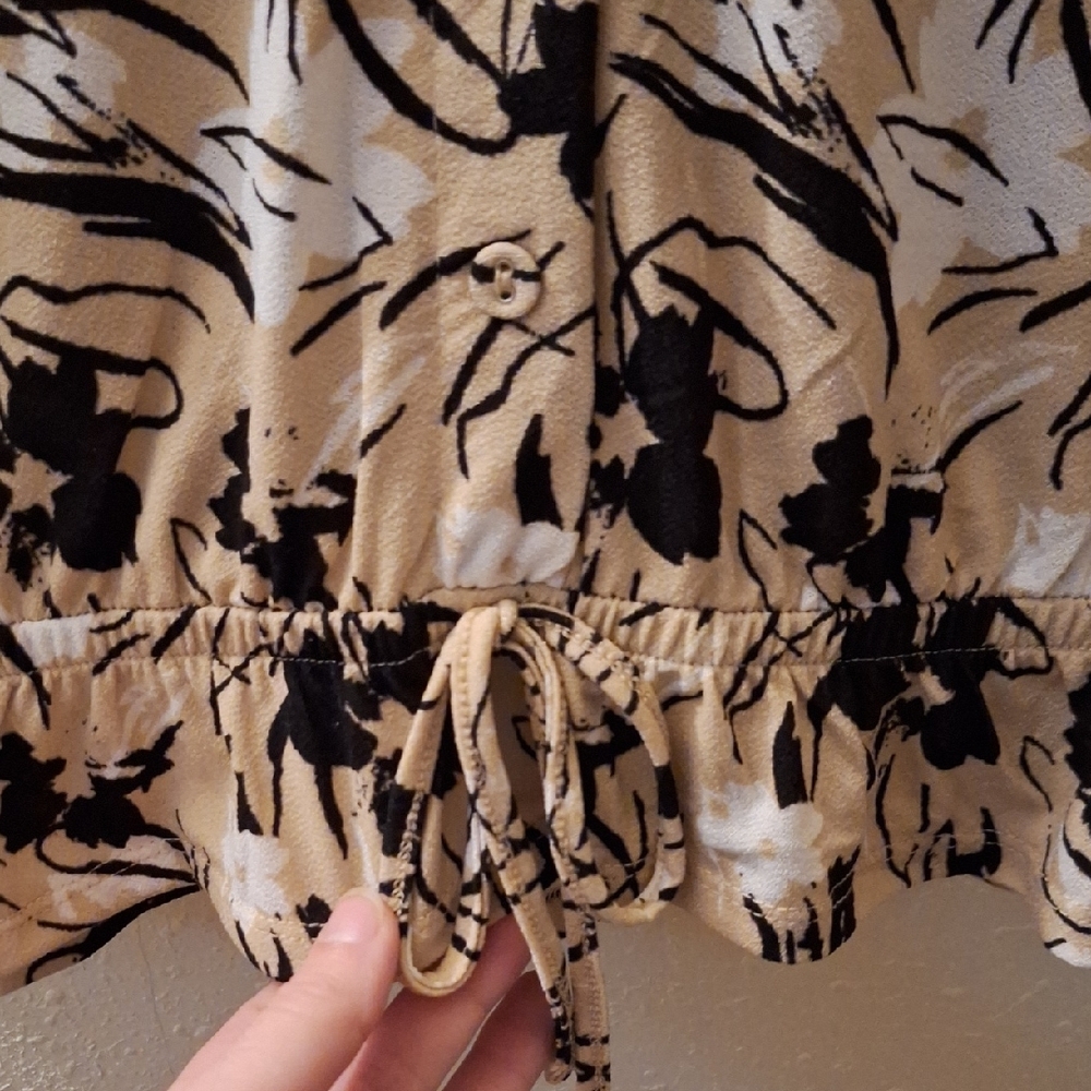 Adrienne Vittadini Black and Cream Abstract Blouse - Picture 3 of 7